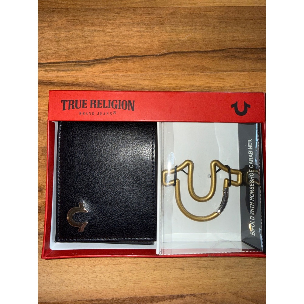 True Religion Bifold Wallet Mens OS Black NEW Horseshoe Carabiner Gift Set Altro